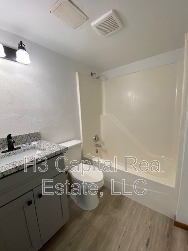 Building Photo - 620 Ganim Dr