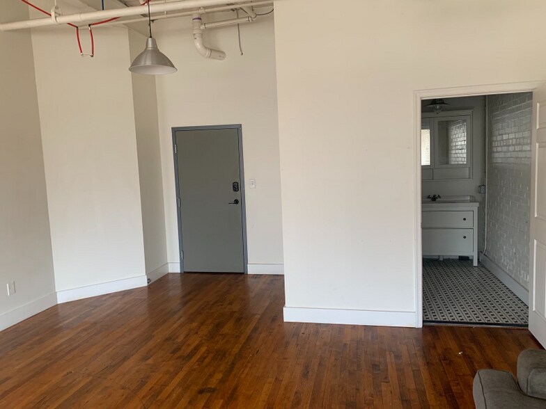 Building Photo - 1417 Kemper St