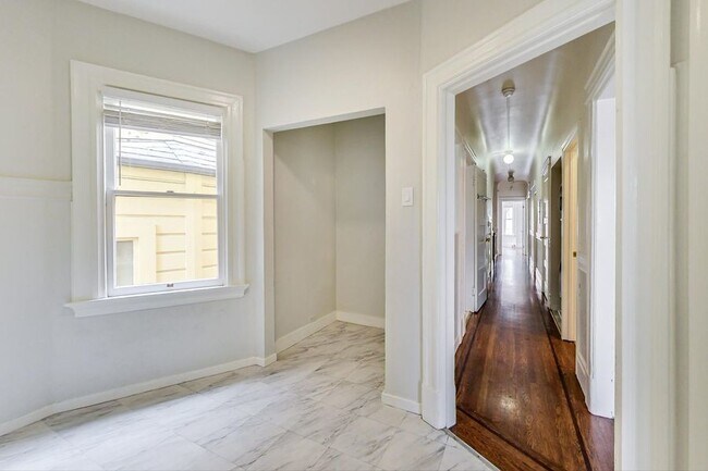 Building Photo - 1338 Haight St