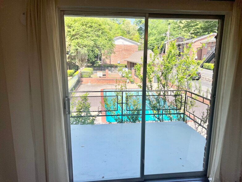 Building Photo - 4266 Roswell Rd NE