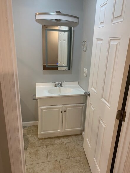 Building Photo - 214 Rystan Plz