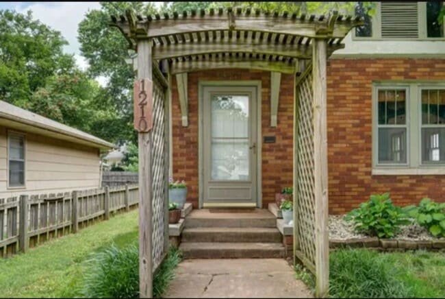 Building Photo - 1210 S Jefferson Ave