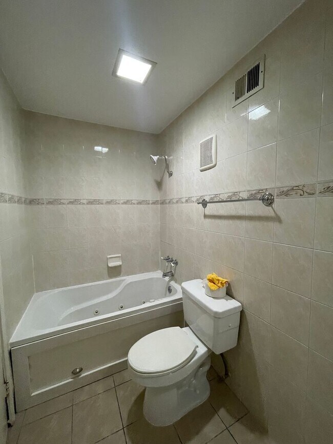 Building Photo - Remodeled 2 Bed / 2 Bath in Lovely Community – Pool, Covered Parking & Great Location