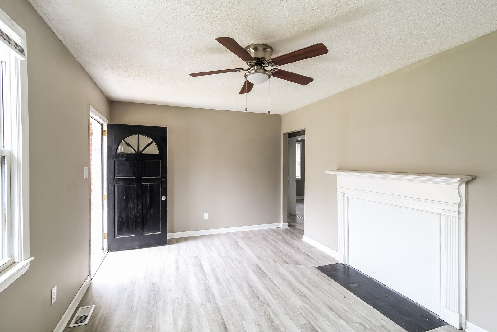 Building Photo - 3275 Mary Dr