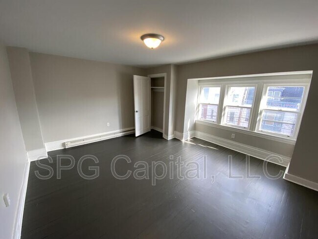 Building Photo - 164 S Pine St