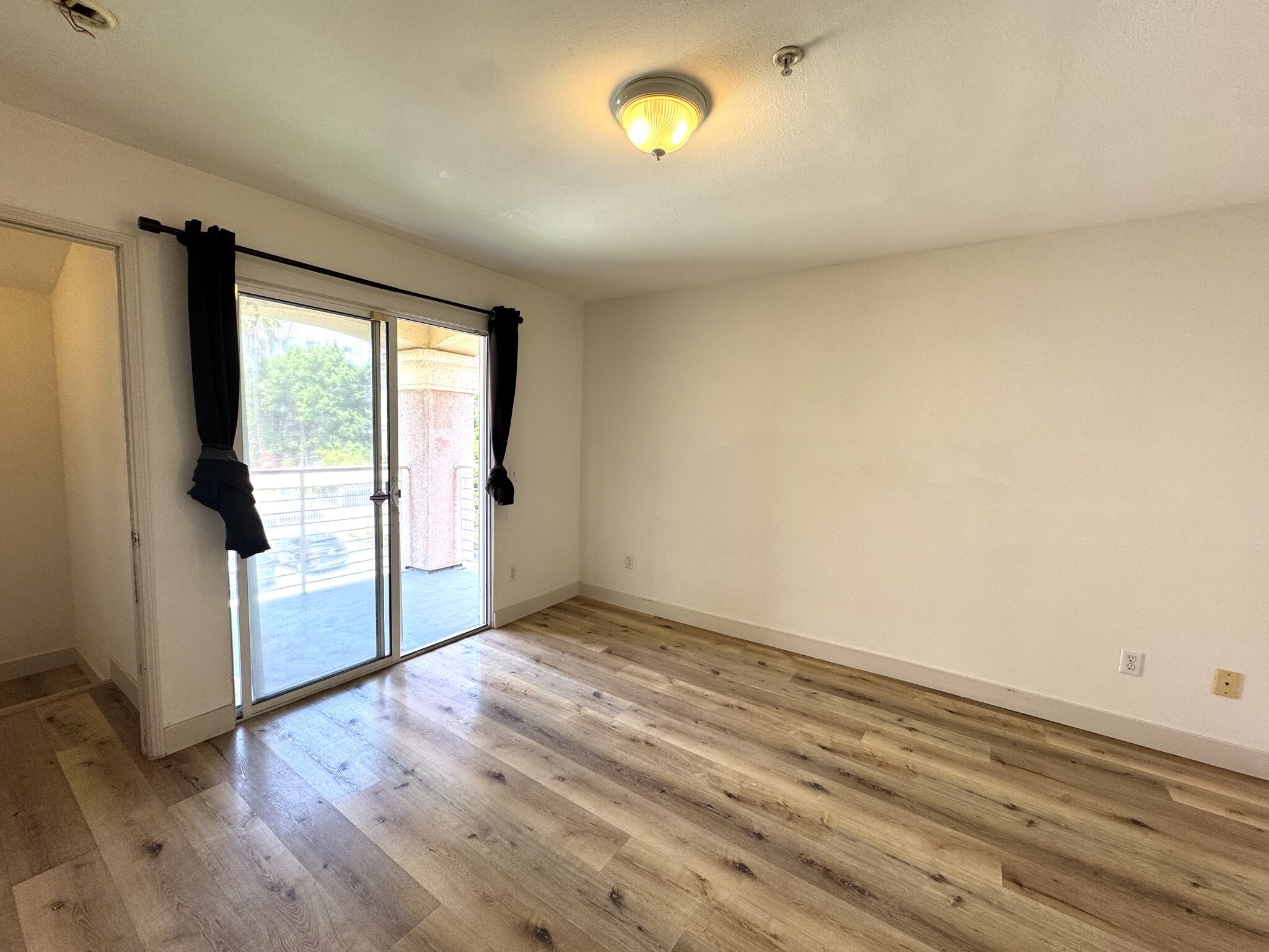 Building Photo - 456 Shatto Pl