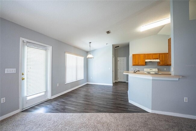 Building Photo - 233 Towhee Rd