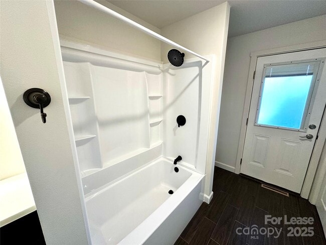 Building Photo - 2054 Hickory Hills Dr