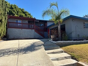 Building Photo - Unique 3 Bedroom 2 Bath House in Encanto