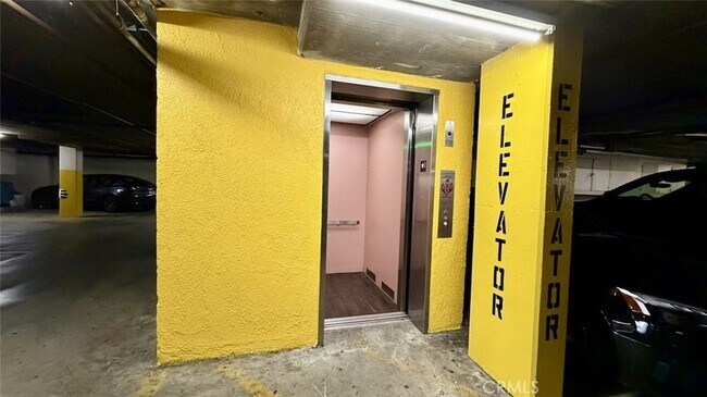 Building Photo - 310 E Providencia Ave