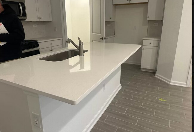 Building Photo - 322 Brandon Lks Dr