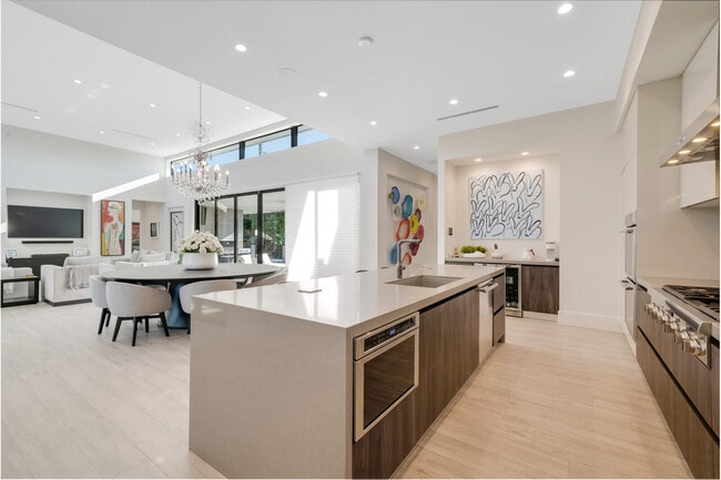 Building Photo - 4011 Bayview Dr