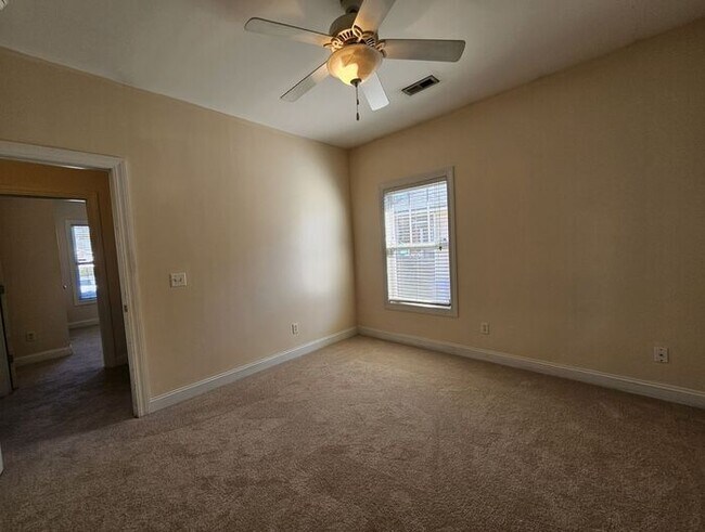 Building Photo - Charming Bungalow at Historic Seminary Ridge