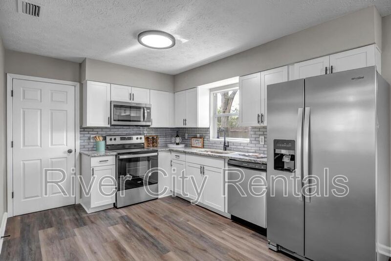 Building Photo - 743 Trambley Dr E