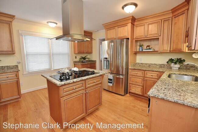 Building Photo - 4 br, 2.5 bath House - 484 Goodspeed Road