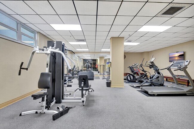 Building Photo - 5440 N Ocean Dr