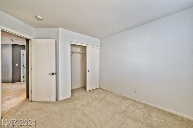 Building Photo - 9469 Green Vineyard Ave
