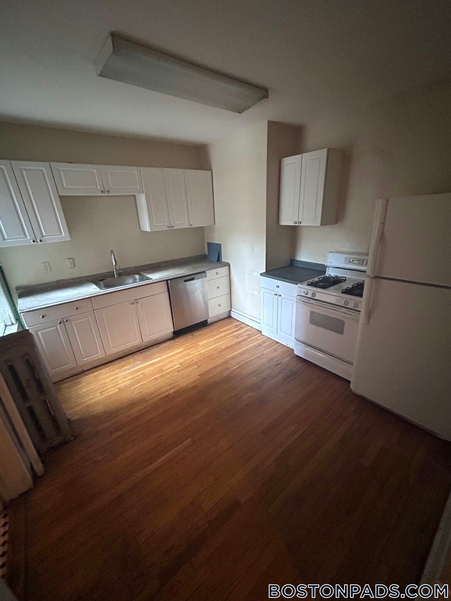 Building Photo - 192 Kelton St