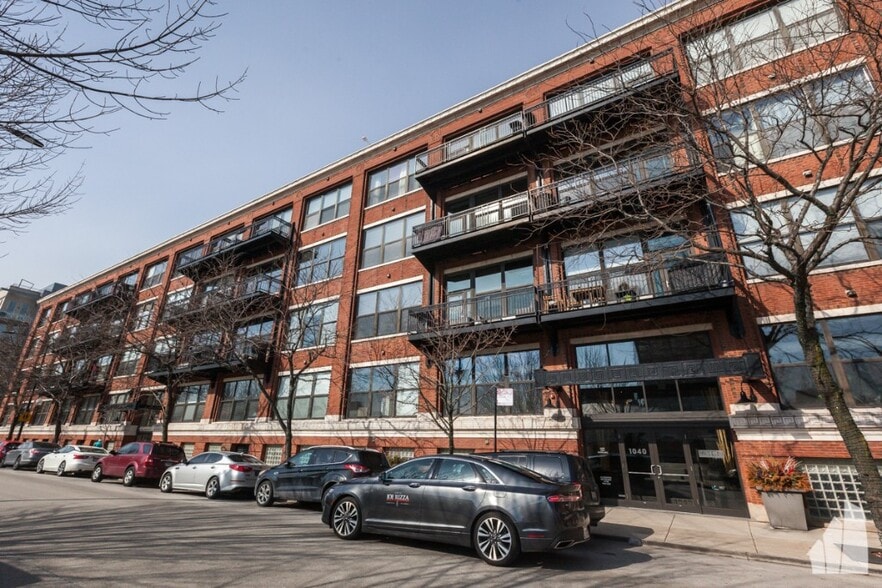 Building Photo - 1040 W Adams St
