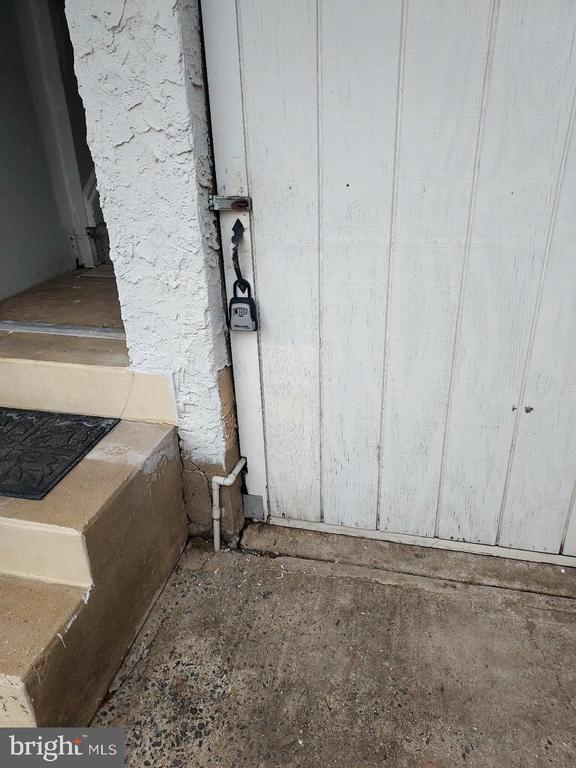 Building Photo - 902 Hughes Dr