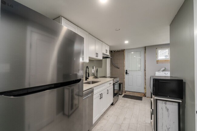 Building Photo - 1055 Parksley Ave