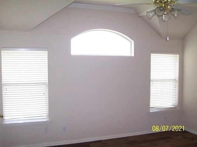 Building Photo - 7900 Brookmount St