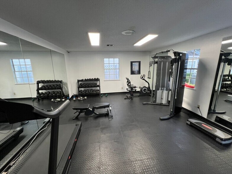 Building Photo - 12135 Armenia Gables Cir