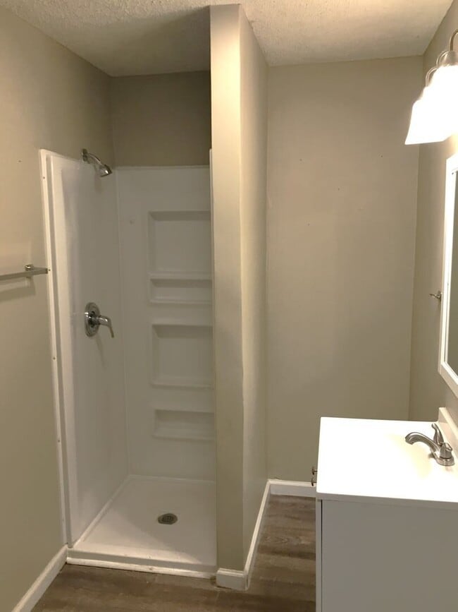 Building Photo - NEW PRICE! - Great 3 Bedroom 2 Full Bath Home in Murfreesboro!