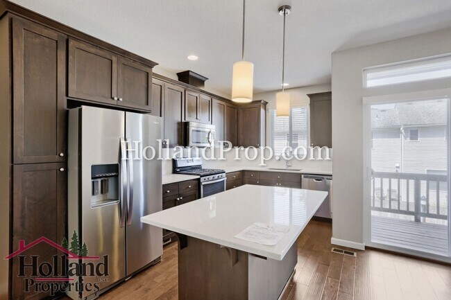 Building Photo - Modern Townhome with Dual Primary Suites & 2-Car Garage in Prime Beaverton Location