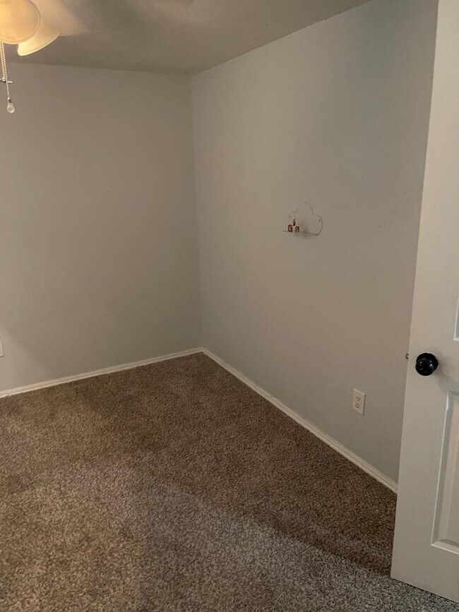 Building Photo - 7204 N Norman Rd