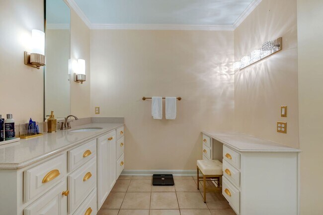 Building Photo - 3440 Jonathan Landing Dr