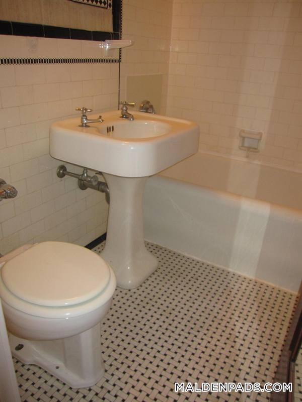 Building Photo - 349 Pleasant St