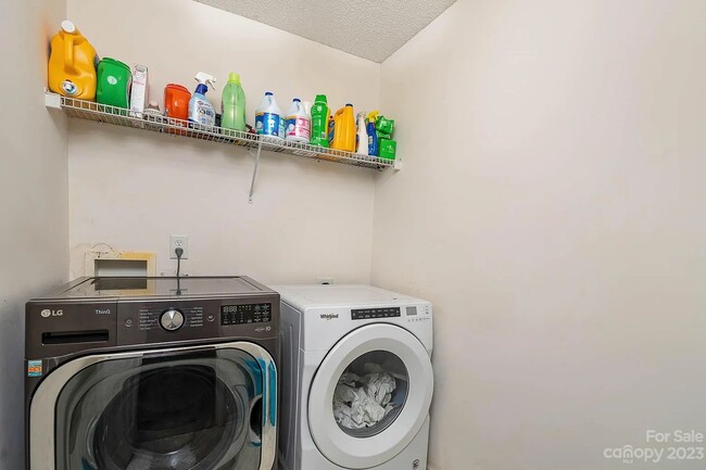 Building Photo - 10510 Plantain Ct