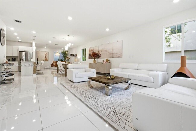 Building Photo - 6611 NW 102nd Path