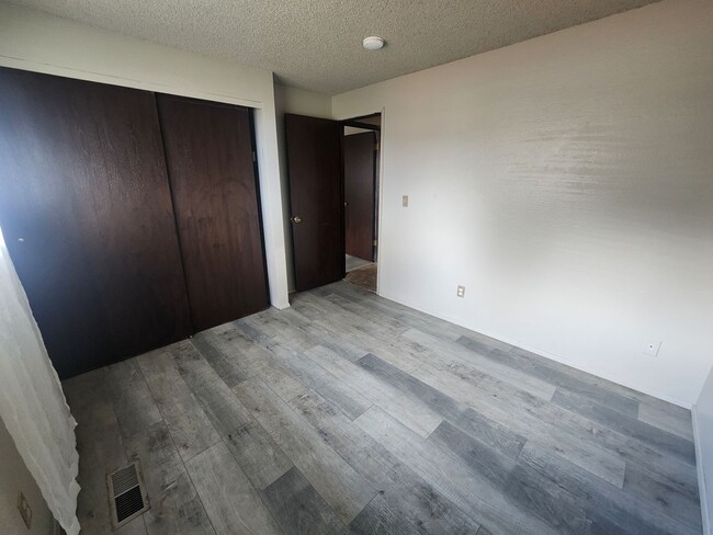 Building Photo - Charming & Affordable 2-Bedroom Home