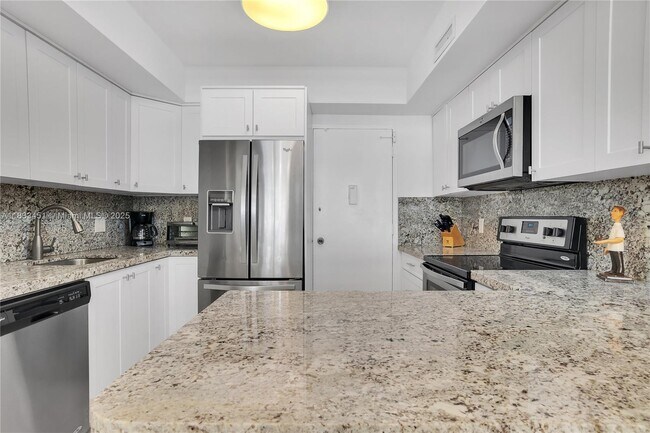 Building Photo - 3505 S Ocean Dr