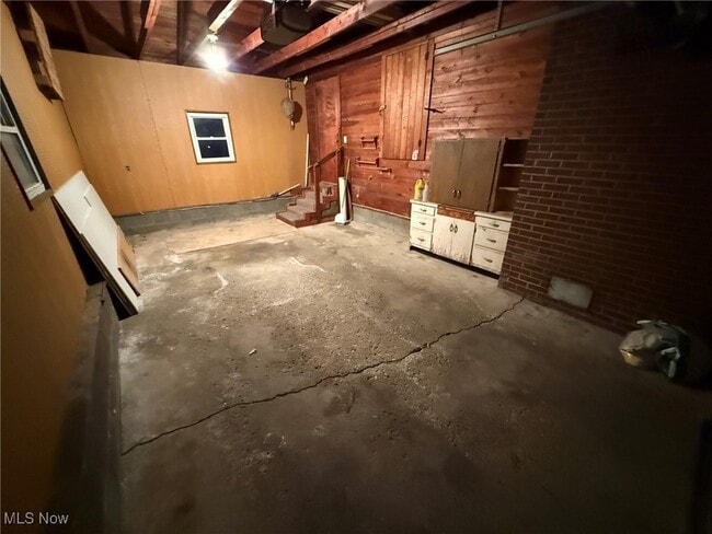 Building Photo - 230 E 21st St