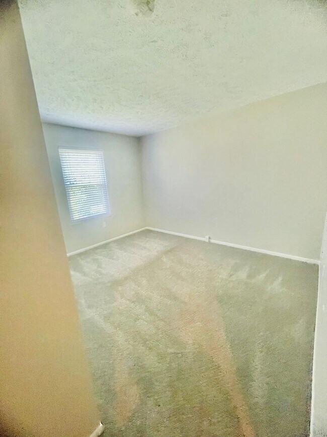 Building Photo - 3-Bedroom 2.5 bath Townhome in Imperial – ...