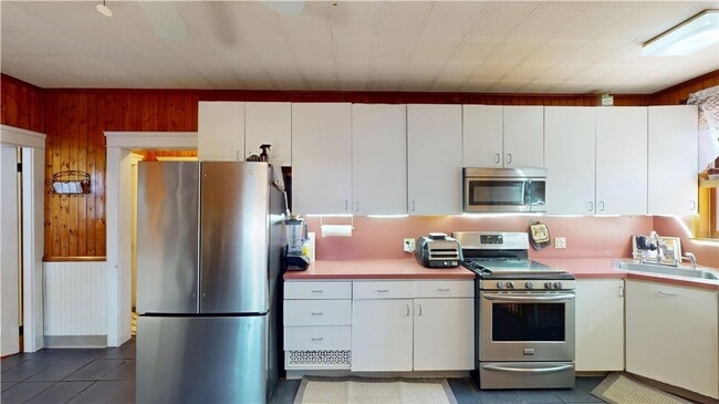 Building Photo - ****Providence/Mt. Pleasant – Single Famil...