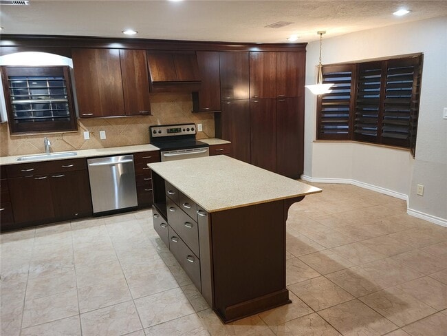 Building Photo - 343 Windsor Square