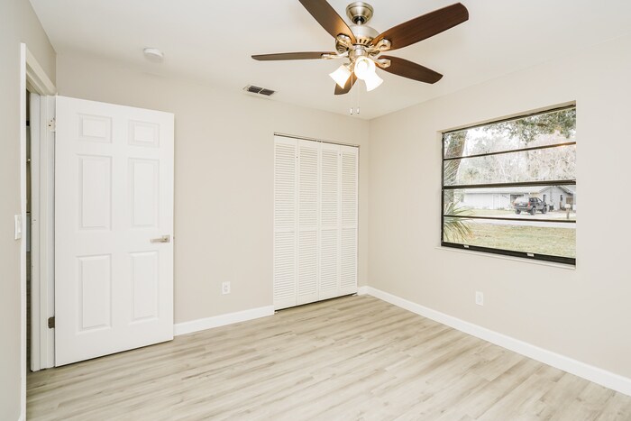 Building Photo - 3409 Silver Palm Dr