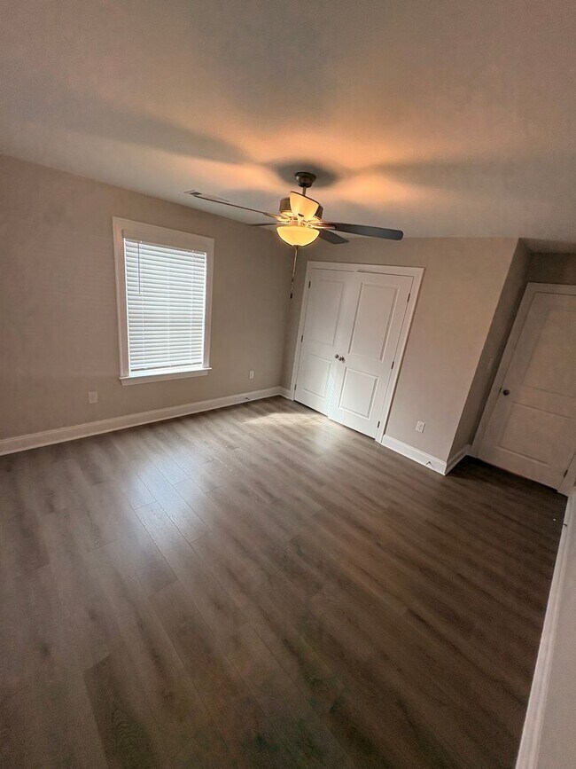 Building Photo - 104 Alva Ct