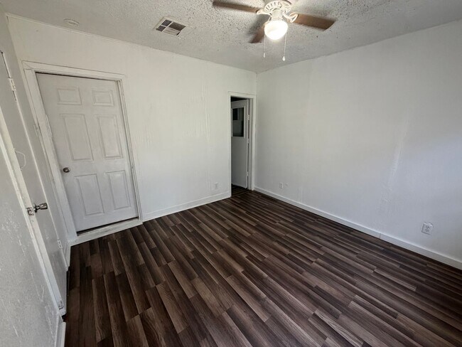 Building Photo - 1301 S 19th St