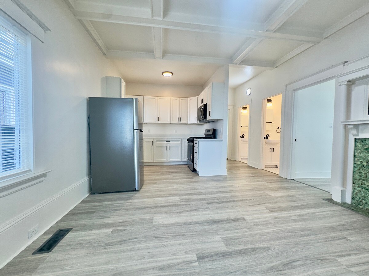 Building Photo - 3218 West St