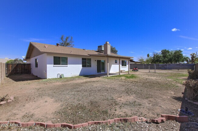 Building Photo - 5111 W Beverly Ln