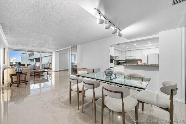Building Photo - 3546 S Ocean Blvd