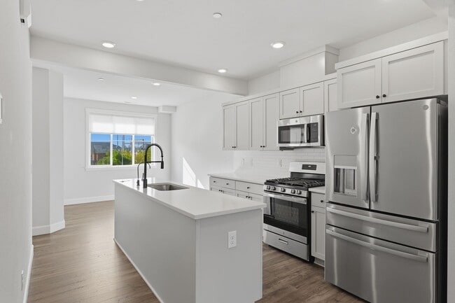 Building Photo - 3 Bedroom, 3.5 Bathroom Cooper Mountain Townhouse