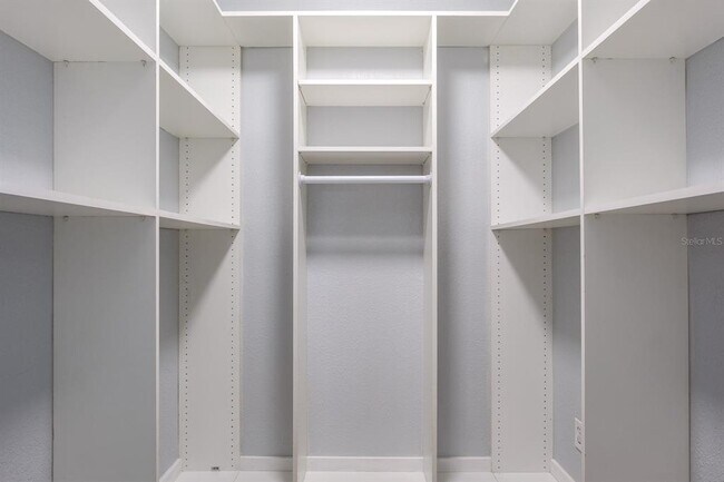 Building Photo - 590 Belle Point Dr