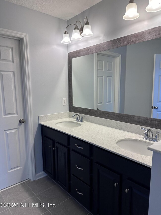 Building Photo - 352 Richmond Dr