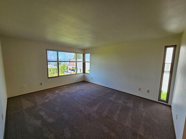 Building Photo - 4 Bed 2.5 Bath Kirkland - Lake WA Schools